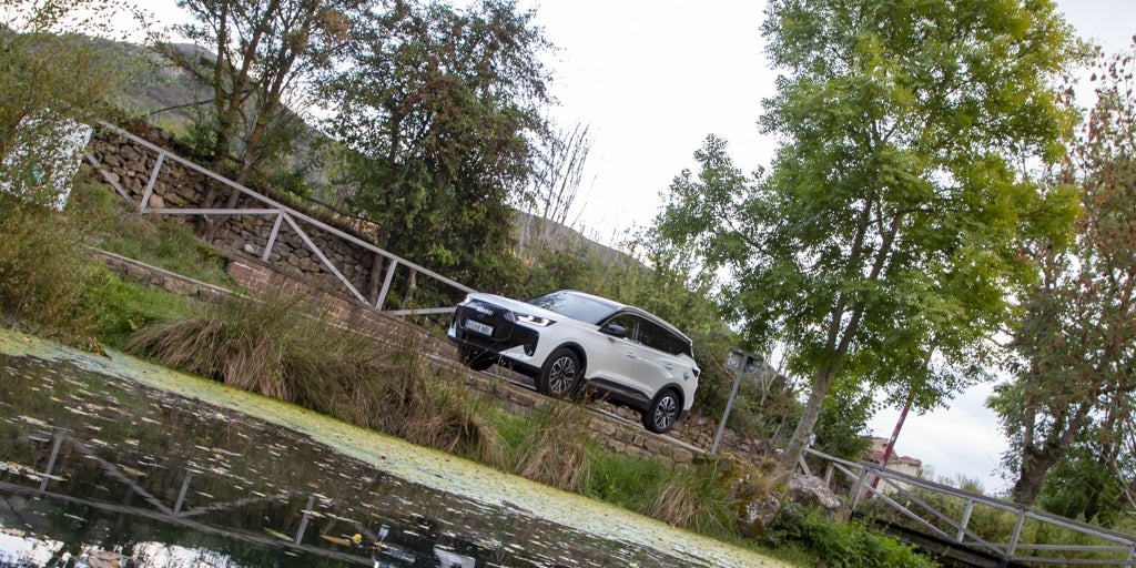 Ebro s700 PHEB: un SUV bien acabado y para todo uso