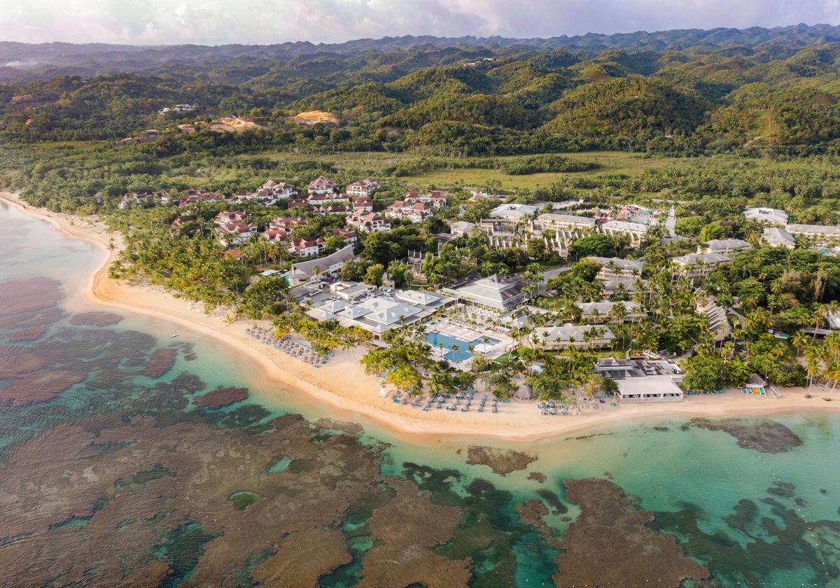 Las magníficas playas hotel Bahía Príncipe Grand el Portillo dan a una magnífica barrera de coral