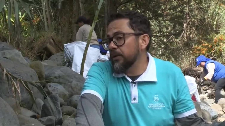 Minga de limpieza recoge más de 435 kilos de plásticos en río de Ecuador para evitar que lleguen al océano