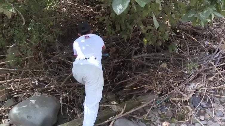 Recogen más de 435 kilos de plásticos en río de Ecuador para evitar que lleguen al océano