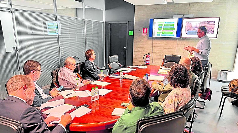 Una de las reuniones previas a la presentación del Plan Forestal
