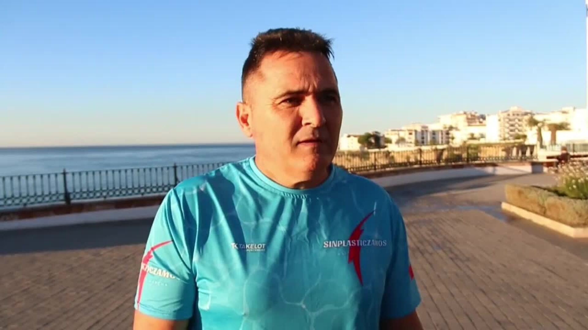 Deportistas recorren a pie más de 1.500 kilómetros para mantener las playas sin plástico