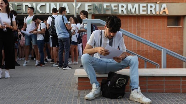 Medicina, Enfermería y Psicología, las titulaciones más demandadas en Andalucía