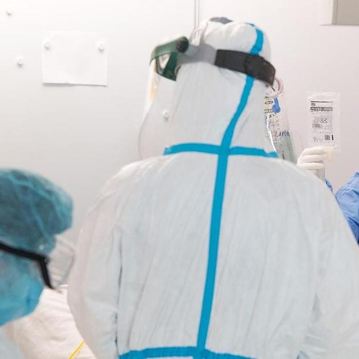 Los ingresos en UCI por Covid se mantienen en el 6% y la incidencia en mayores de 60 sube 90 puntos