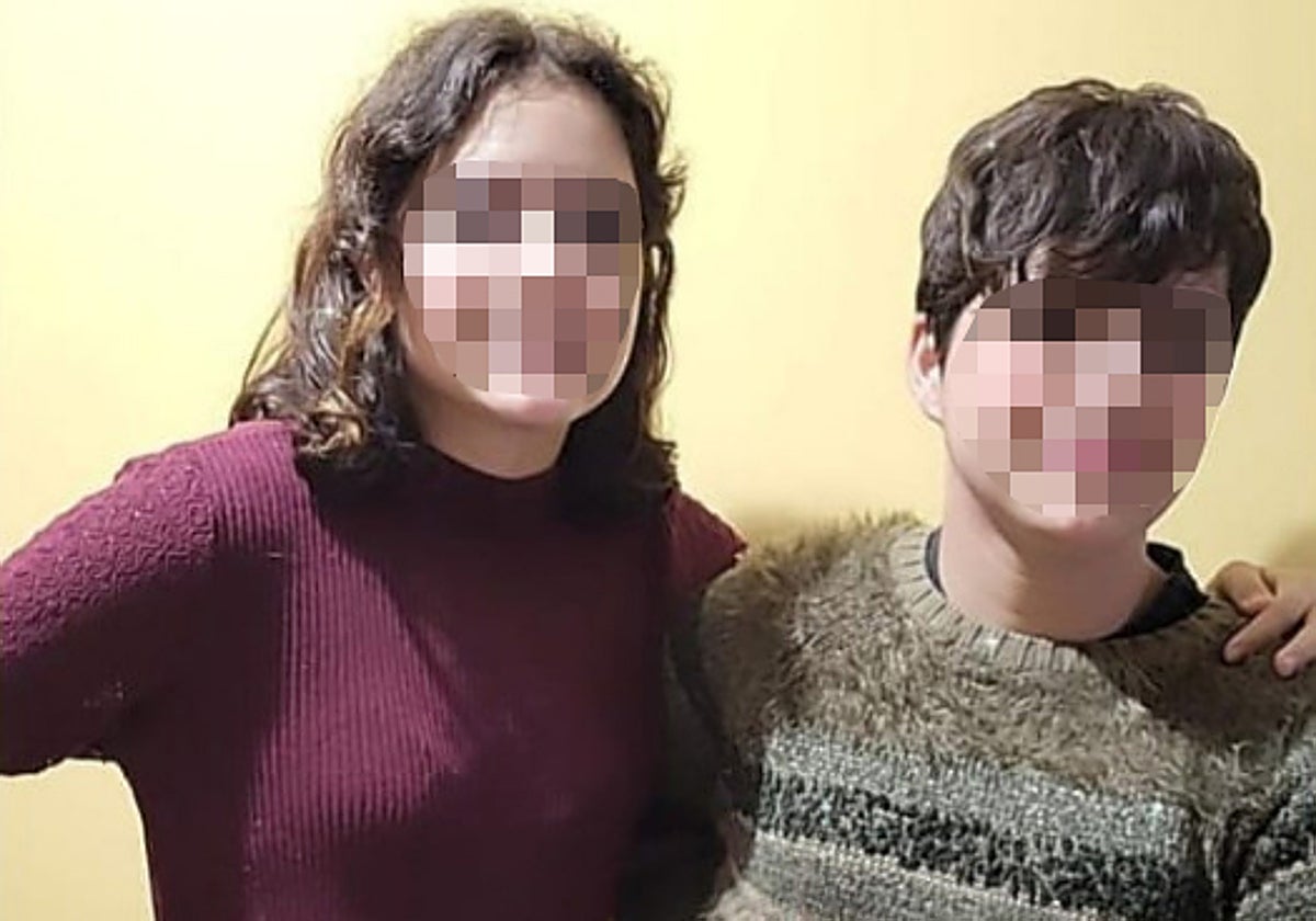 Leila (izq.) junto a Alana, en una foto facilitada por la familia