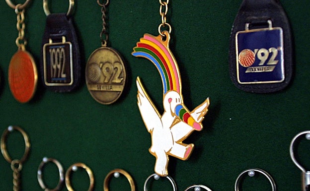 No es extraño toparse con estos recuerdos en webs de segunda mano