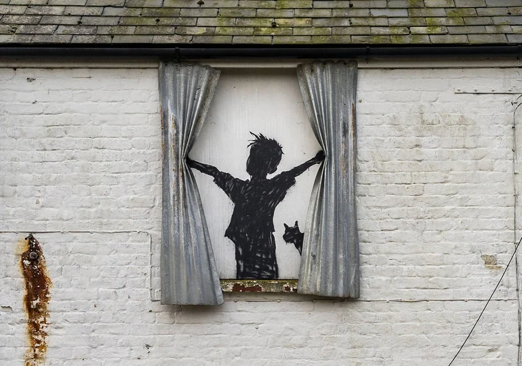 Una nueva obra de Banksy aparece en una granja que es demolida poco después