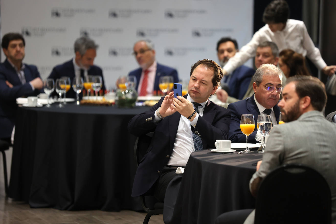 La conferencia del director general de Unieléctrica en la &#039;Mirada Económica&#039;, en imágenes