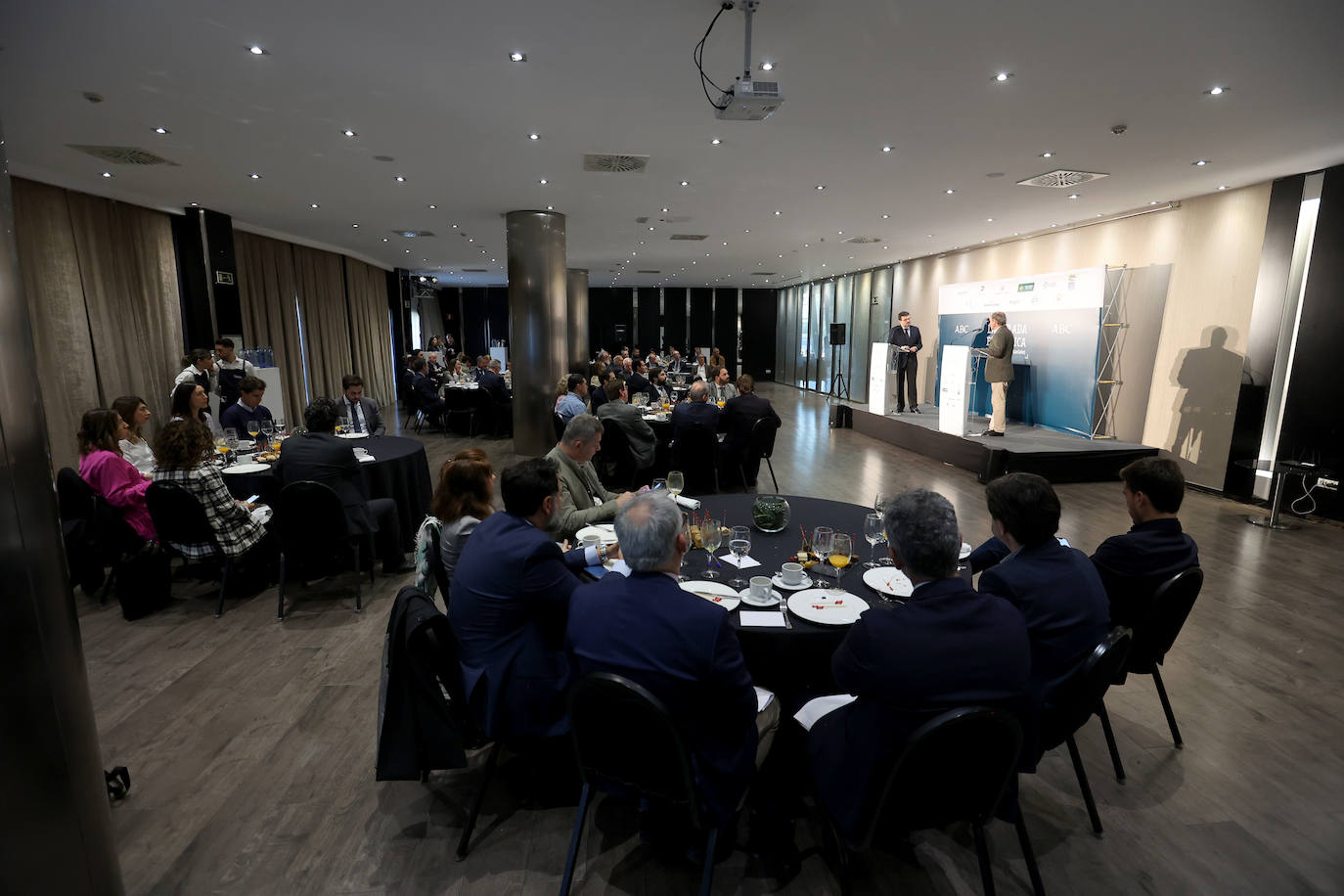 La conferencia del director general de Unieléctrica en la &#039;Mirada Económica&#039;, en imágenes