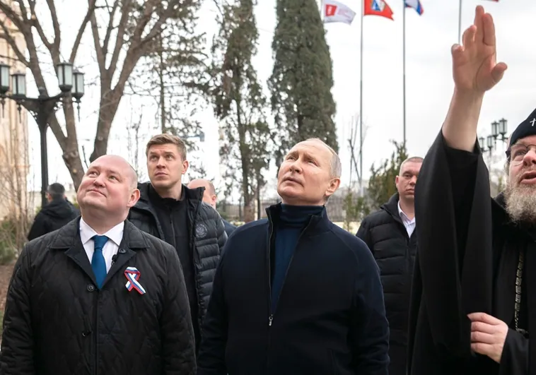 Putin visita por sorpresa Crimea