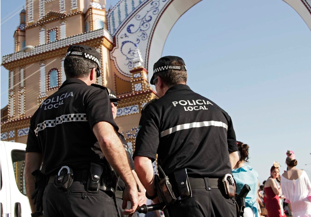 Los agentes reclaman mejoras estructurales en mitad de la negociación de las horas extras de Feria y Semana Santa