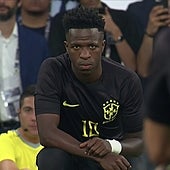 El staff de Vinicius denuncia un ataque racista con un plátano en el Brasil-Guinea: «Manos arriba, esta es mi pistola»