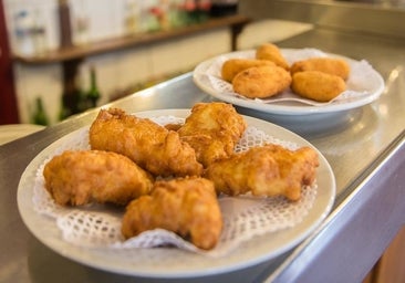 Las tajadas de bacalao de Casa Labra, elegidas como plato castizo de 2023 en Madrid