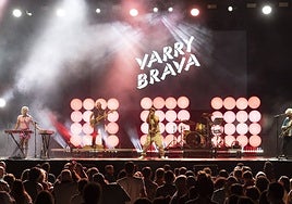 Varry Brava cierra su último festival del verano con la fiesta más hortera