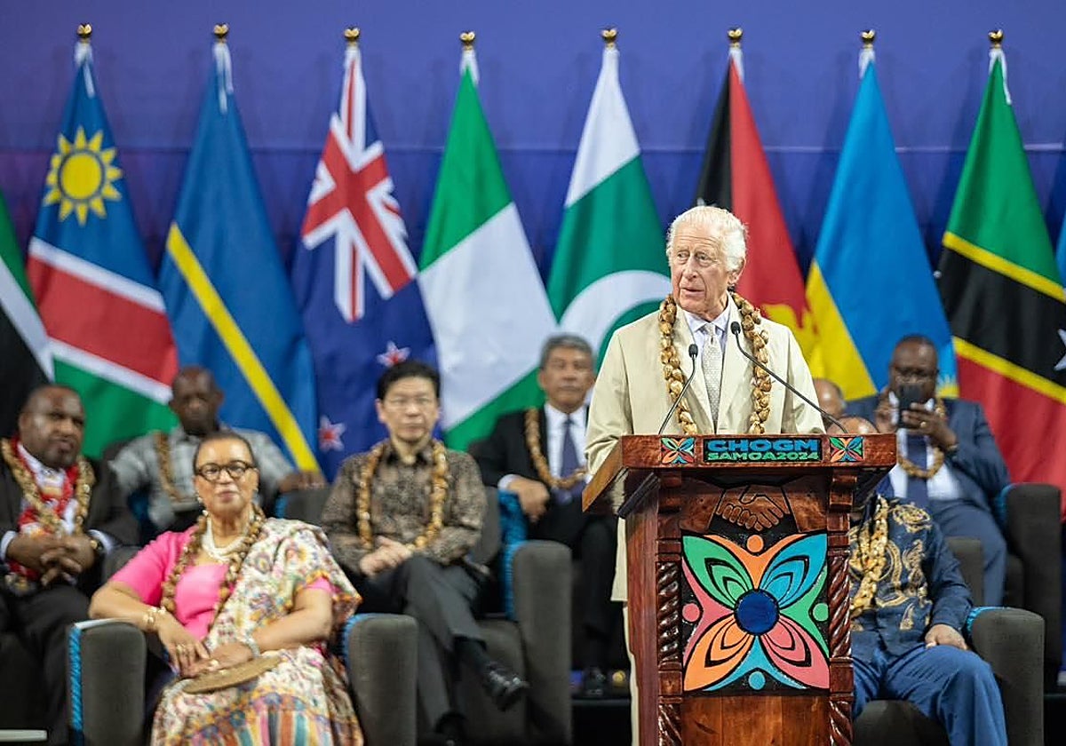 El rey Carlos III de Inglaterra en la inauguración de la cumbre de la Commonwealth en Apia (Samoa)