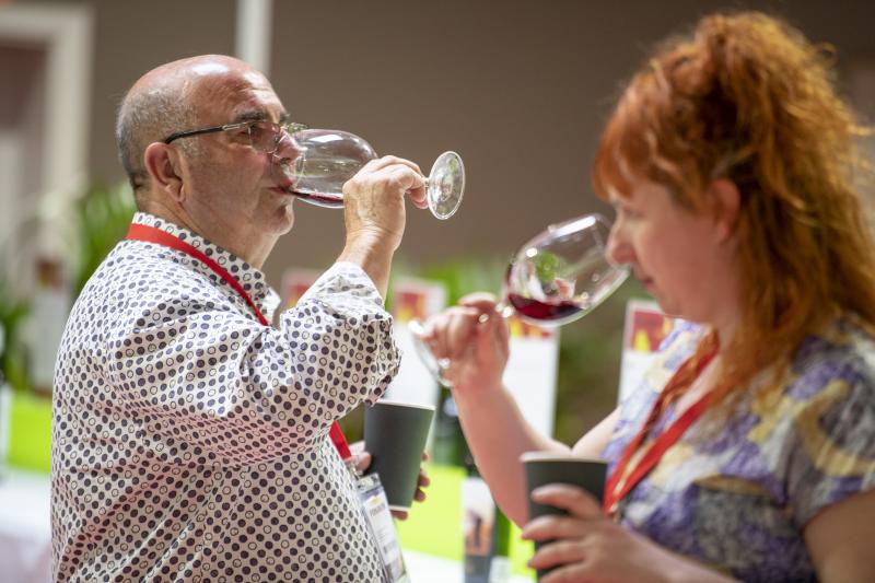 Una experta en vinos, muy clara con hasta donde hay que llenar la copa: «No lo voy a hacer»