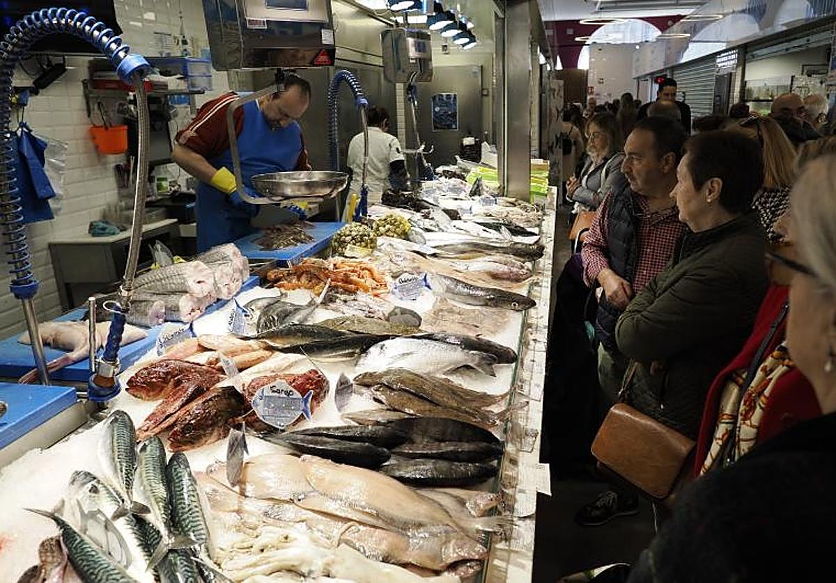 El pescado rico en omega-3 que debes comer según la Universidad de Harvard para cuidar tu salud cardiovascular