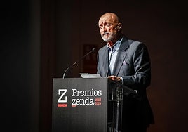 Los tres libros que marcaron la infancia de Arturo Pérez-Reverte y que recomienda leer una vez en la vida: cuáles son y dónde conseguirlos