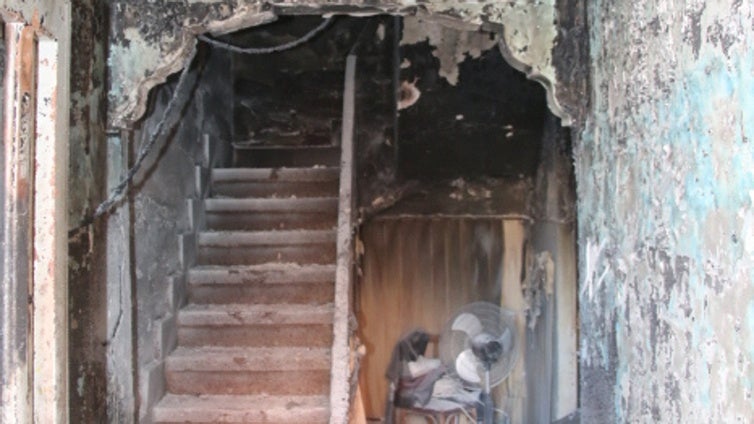 Intenta quemar vivas a dos personas incendiando su casa tras una discusión﻿ en Burriana