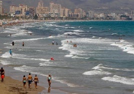 Coge agua del mar y comprueba cuánta sal hay realmente en una botella de 1,5 litros