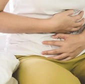 Una doctora señala los cinco alimentos que pueden aumentar tu hinchazón
