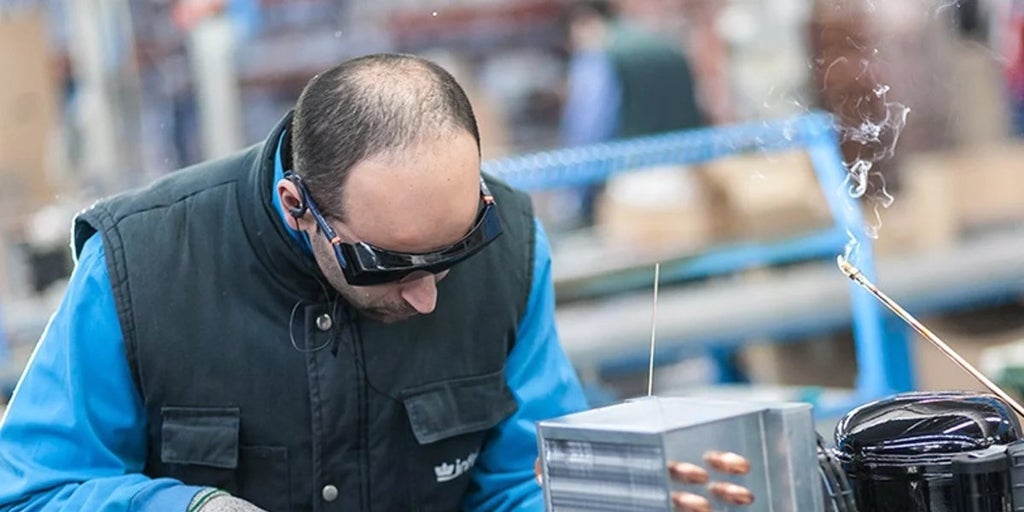 Las empresas pagaron un 3,9% más por trabajador en 2024, con una diferencia de hasta el 50% entre comunidades