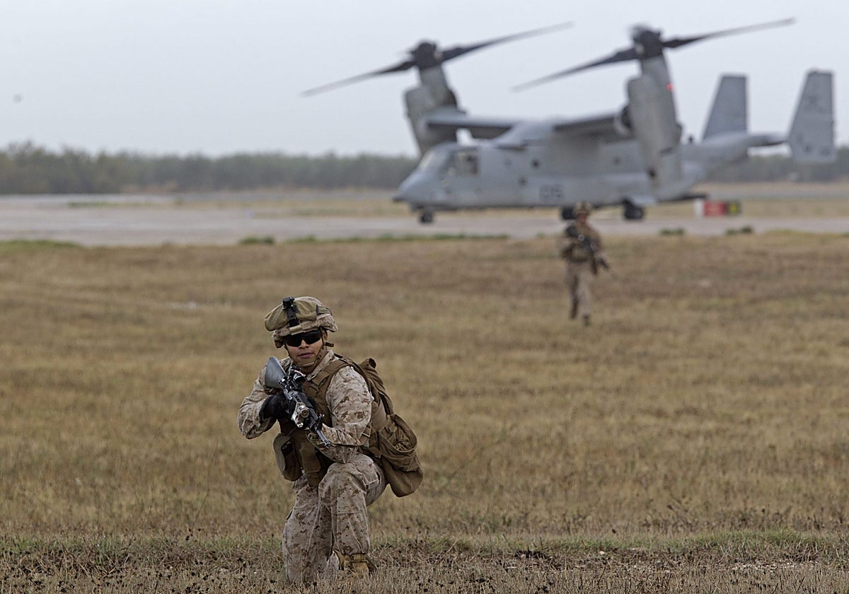 Militares españoles y estadounidenses realizan un ejercicio conjunto en la base de Morón