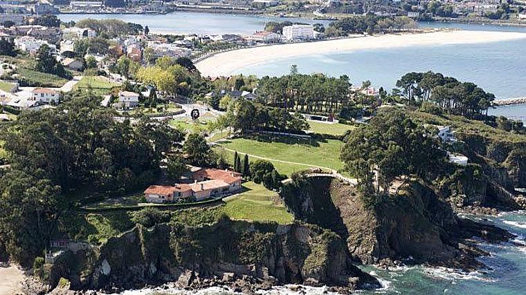 El pueblo de Galicia que ha enamorado a Richard Gere: con playas de arena dorada y un rico patrimonio histórico