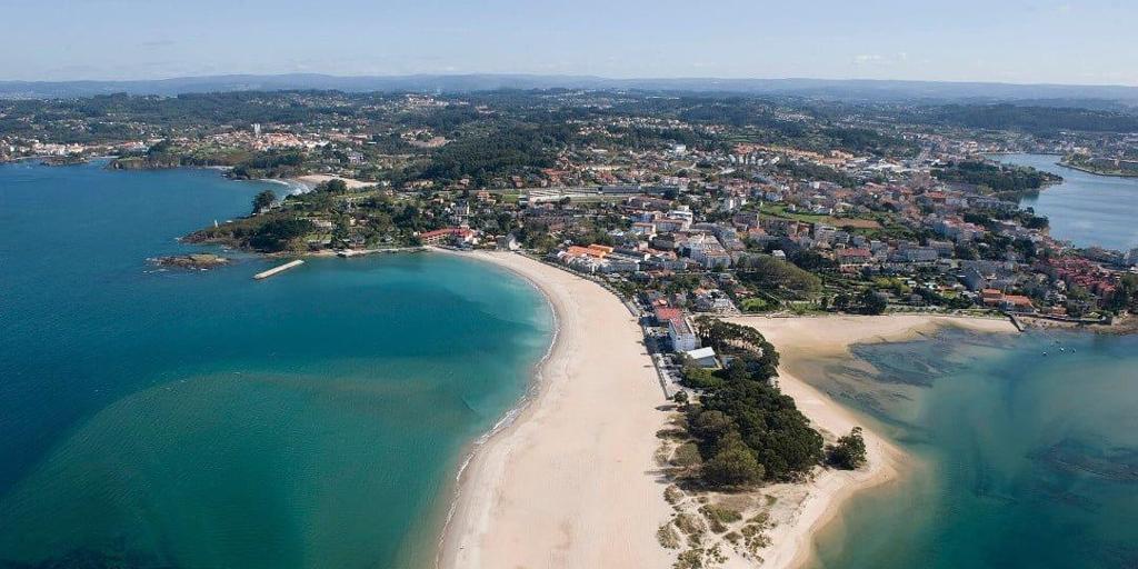 El pueblo de Galicia que ha enamorado a Richard Gere: con playas de arena dorada y un rico patrimonio histórico