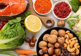 Conrado Estol, neurólogo: «Dormir bien no solo empieza en la almohada, también empieza en la cocina»