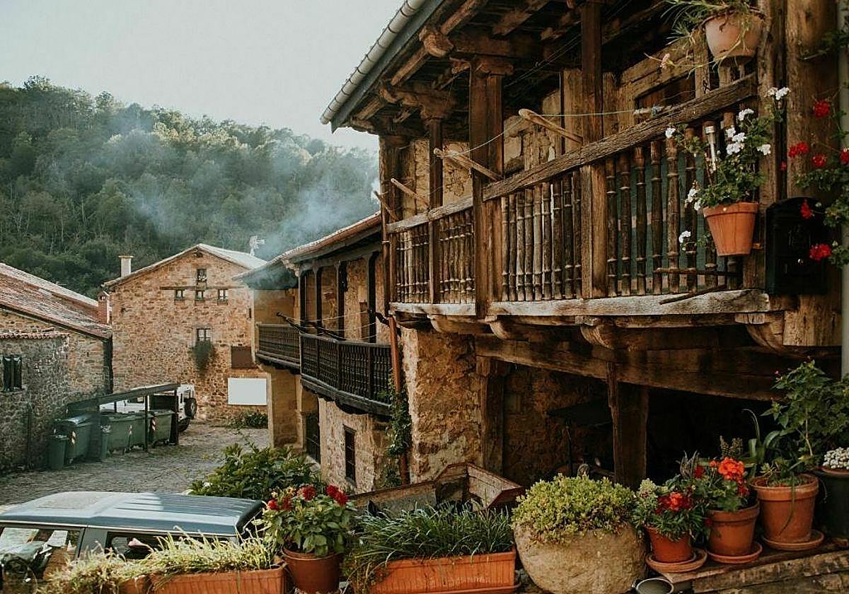 Este es el pueblo más bonito de Cantabria en 2025: cuál es, dónde está y cómo llegar