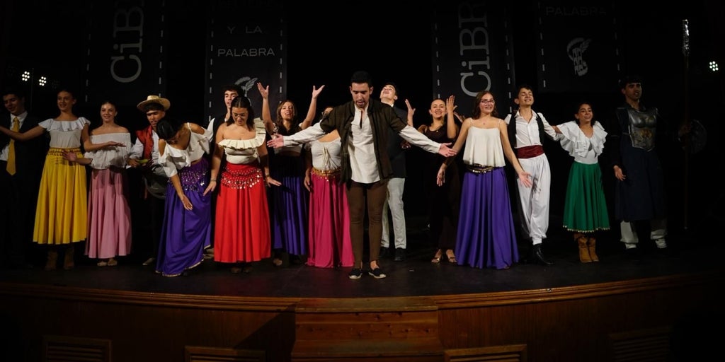 El humor, el ingenio y la juventud marcan la gala inaugural del CiBRA en La Puebla de Montalbán