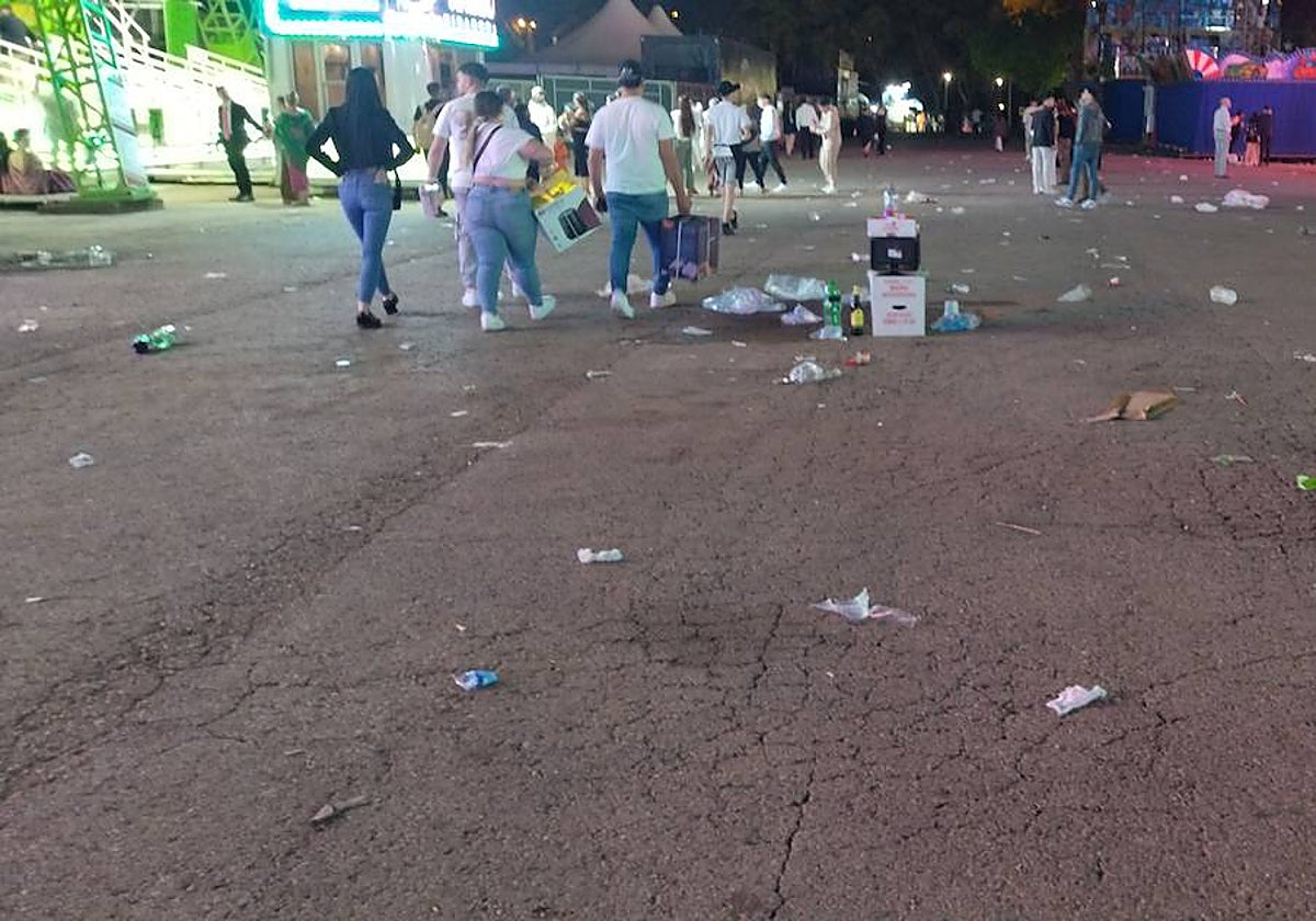 Puestos de venta ambulante de lotes de alcohol en la calle del Infierno