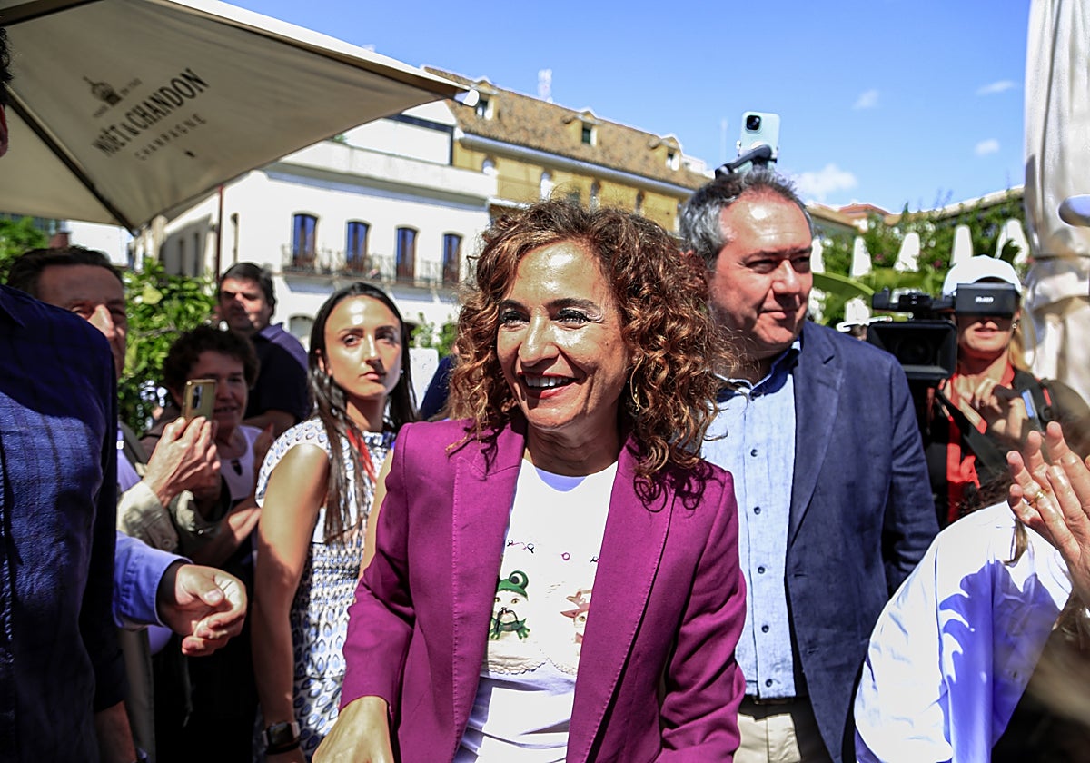 María Jesús Montero junto a Juan Espadas