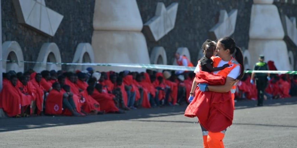 La parsimonia del Gobierno con los menores de canarias