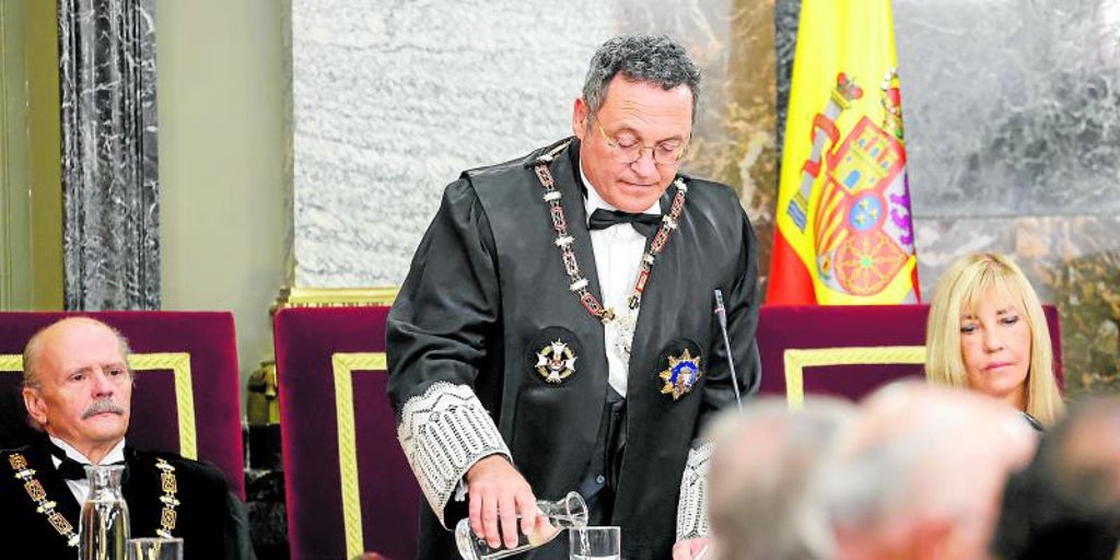 El pino en la ribera