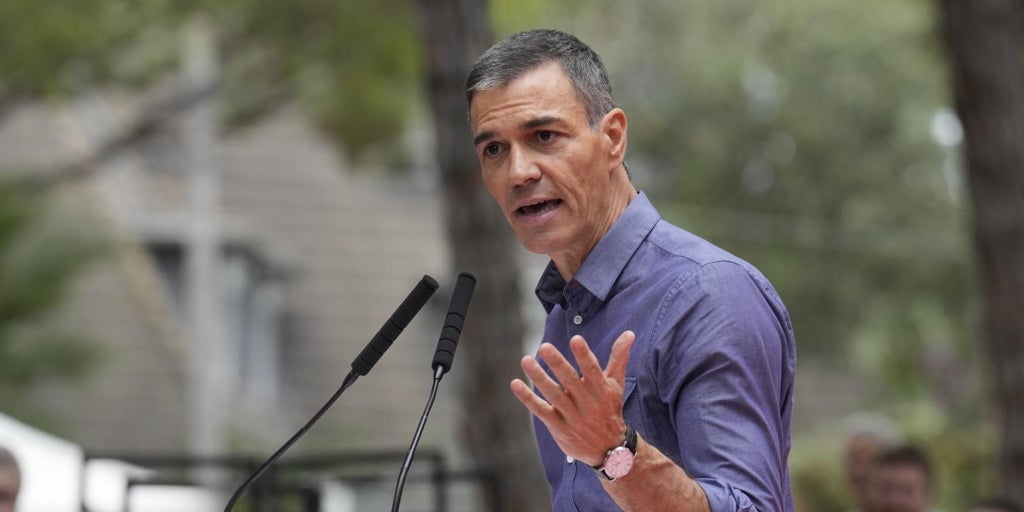 El faro de la izquierda