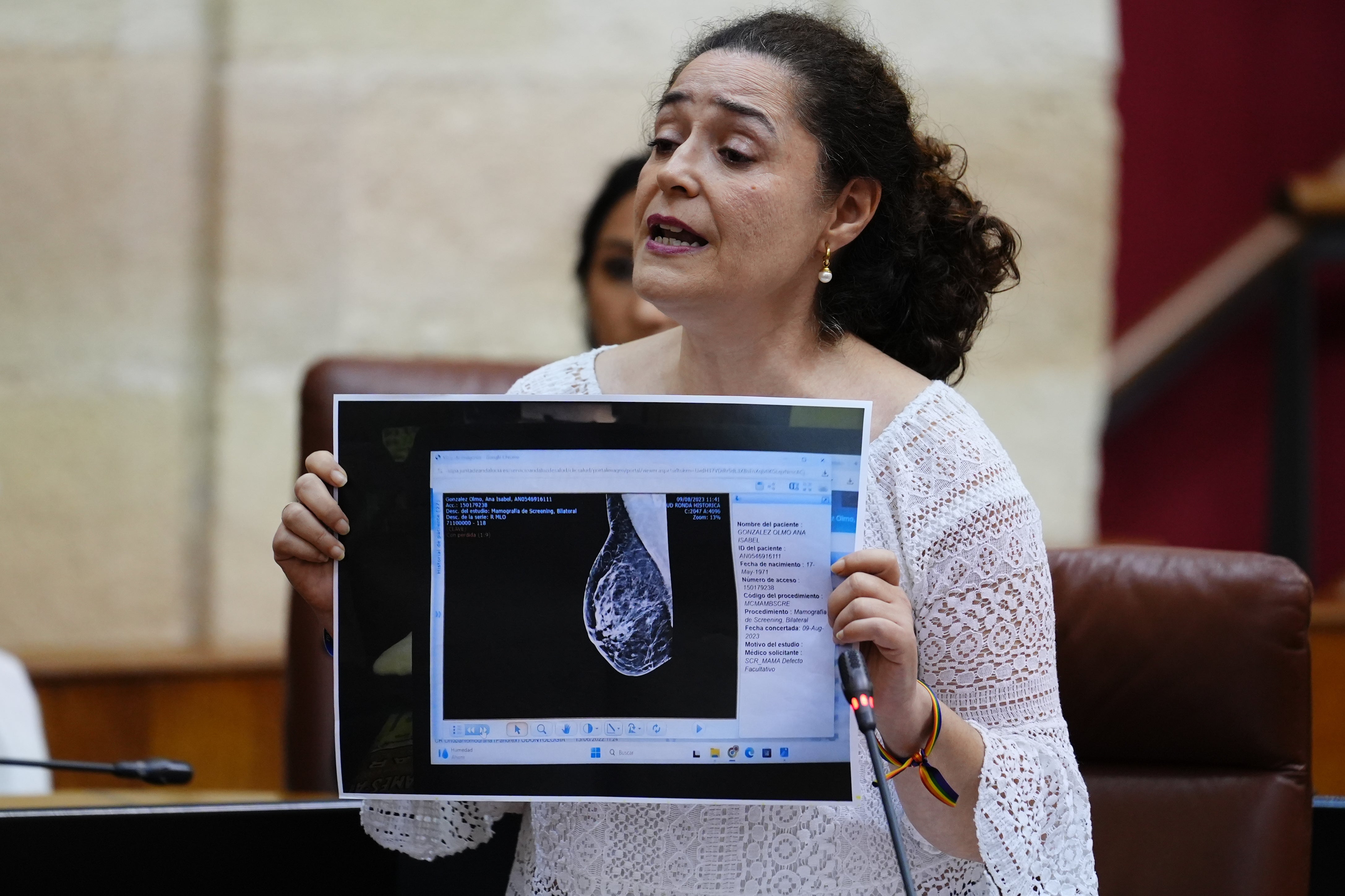 Los autobuses subvencionados del PSOE y la teta de Anabel