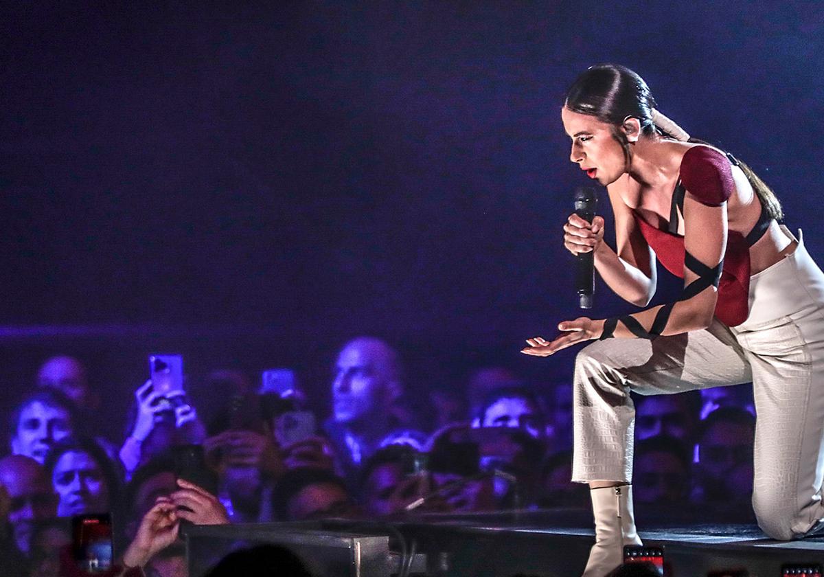 Blanca Paloma actuando en una de las semifinales del festival de Eurovisión