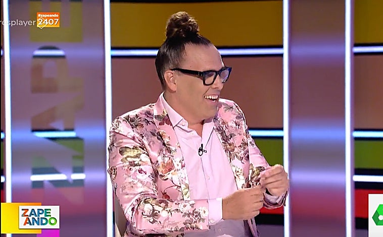 Imagen principal - Torito ha estado este jueves de colaborador en 'Zapeando'.