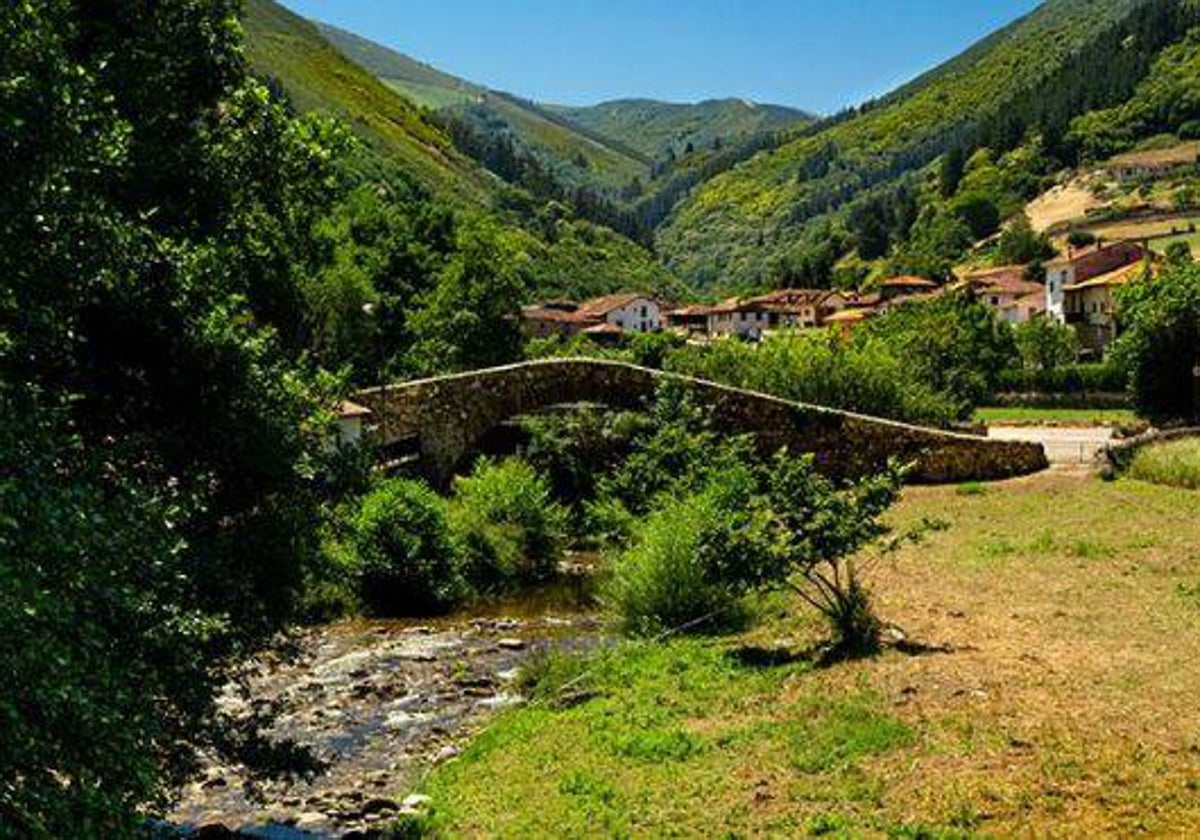 Tineo, el pueblo que hoy compite en el Grand Prix: dónde está y su estrecho vínculo con el oro