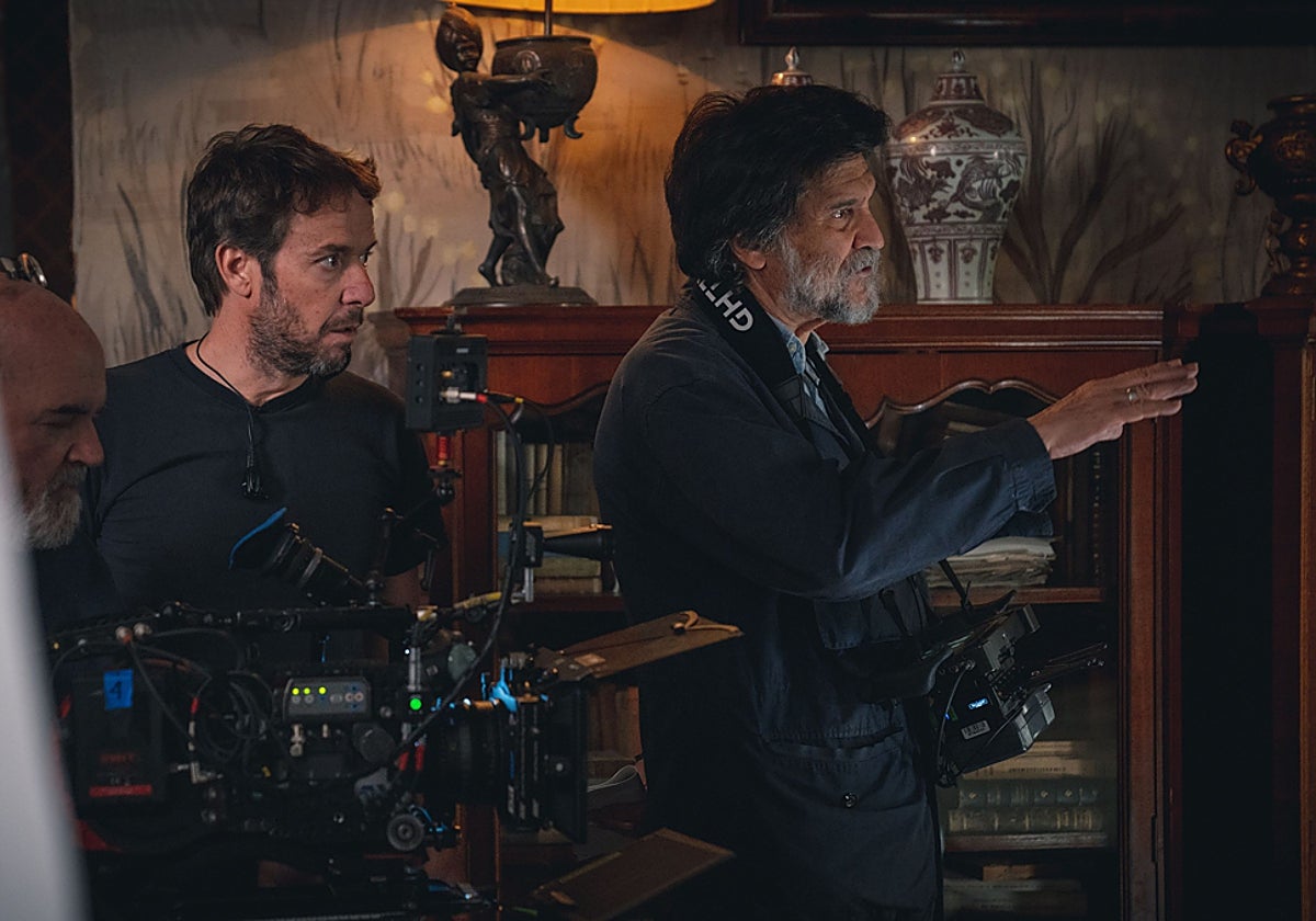 Víctor Erice, durante el rodaje de 'Cerrar los ojos'