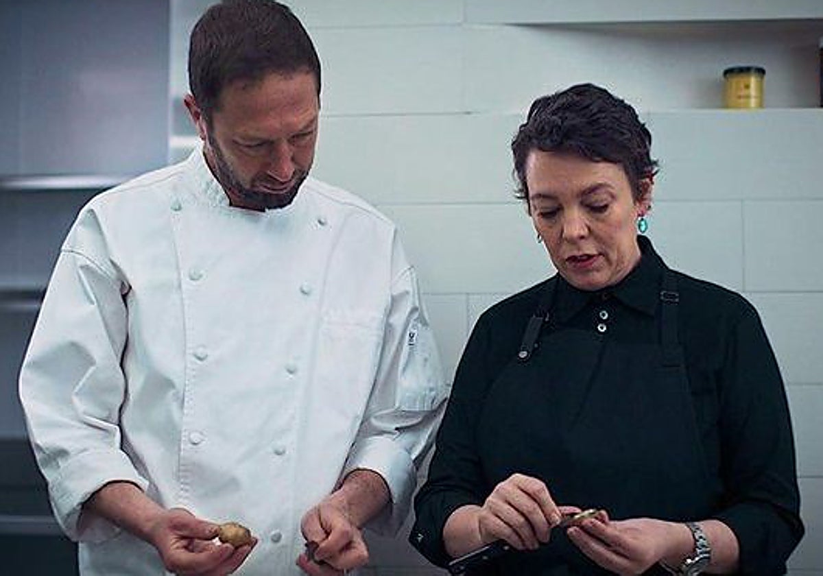 El primo Richie, aprendiendo a pelar champiñones con la cheff Terry en 'The Bear'