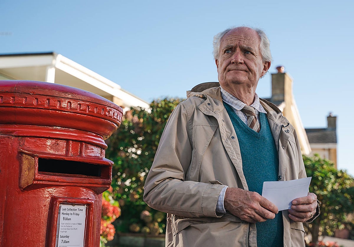 Jim Broadbent es Harold Fry en 'El viaje de Harold Fry'