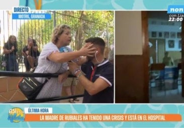 Una seguidora de Rubiales en directo a un reportero de Telecinco: «Soy mujer, puedo cogerte de los h*** si quiero»