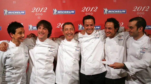 Jordi Cruz junto a otros cocineros durante la presentación de la Guía Michelin 2021
