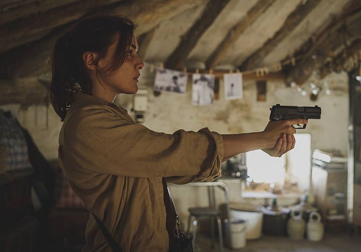 Marta nieto es la agente María Ruiz en 'Verano en rojo'