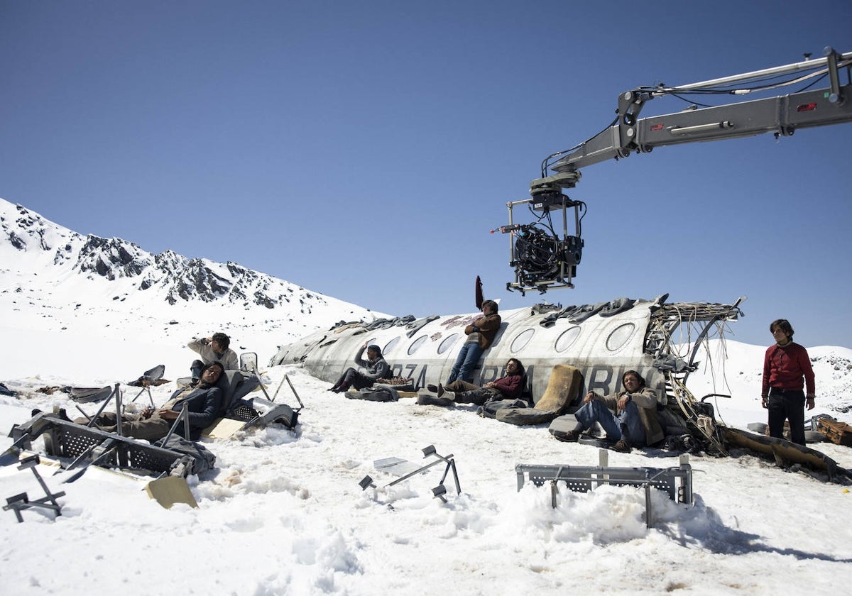 Una imagen del rodaje de 'La sociedad de la nieve'', la nueva película de Bayona