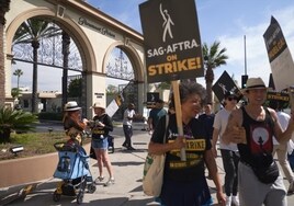 Los actores de Hollywood reanudan las negociaciones con los estudios tras el fin de la huelga de guionistas