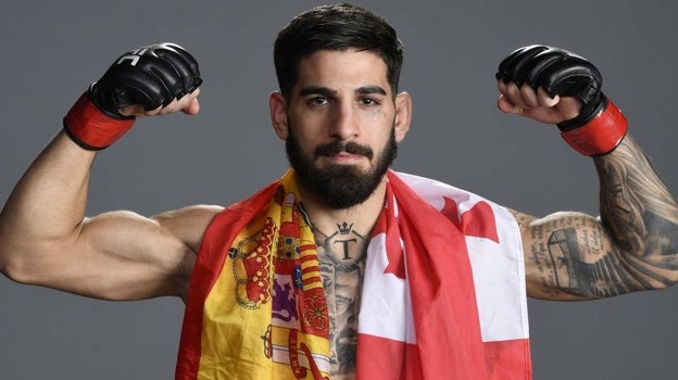 Ilia Topuria presume de la nacionalidad española y georgiana en todas sus victorias en la UFC